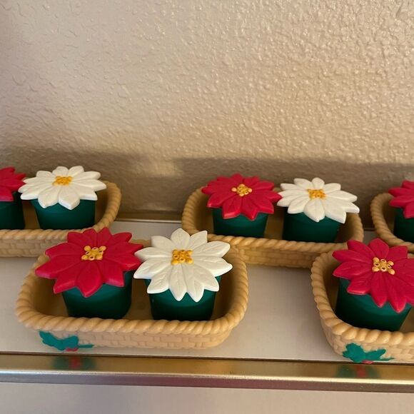 Vintage Avon Poinsettia Salt and Pepper Shakers in Baskets set of 5! - Picture 2 of 14